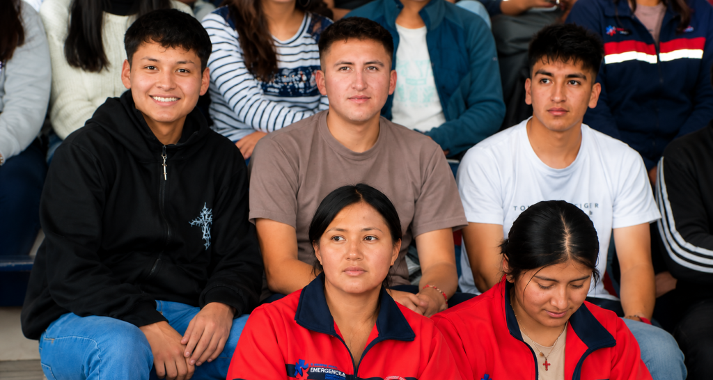 Estudiantes del Instituto Superior Tecnológico Riobamba durante una práctica académica